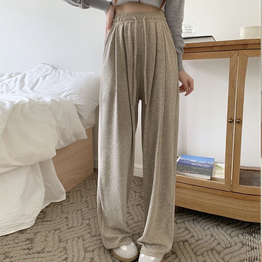 【ベージュ】ゆったりワイドスウェットパンツ