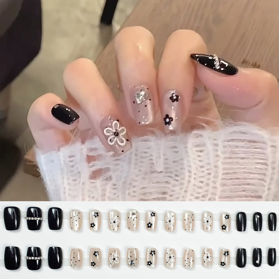 【30枚入】ネイルチップ   モノトーン風フラワーデザイン