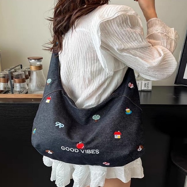 【ネイビー】可愛いミニ刺繍がポイントのデニムショルダー