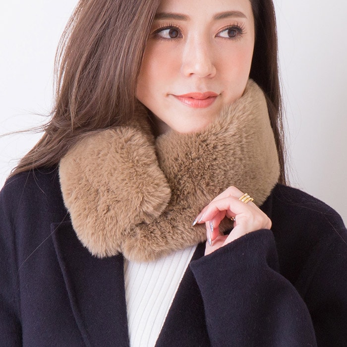 【ベージュ】マグネット型でシンプル コンパクトなふわふわティペット