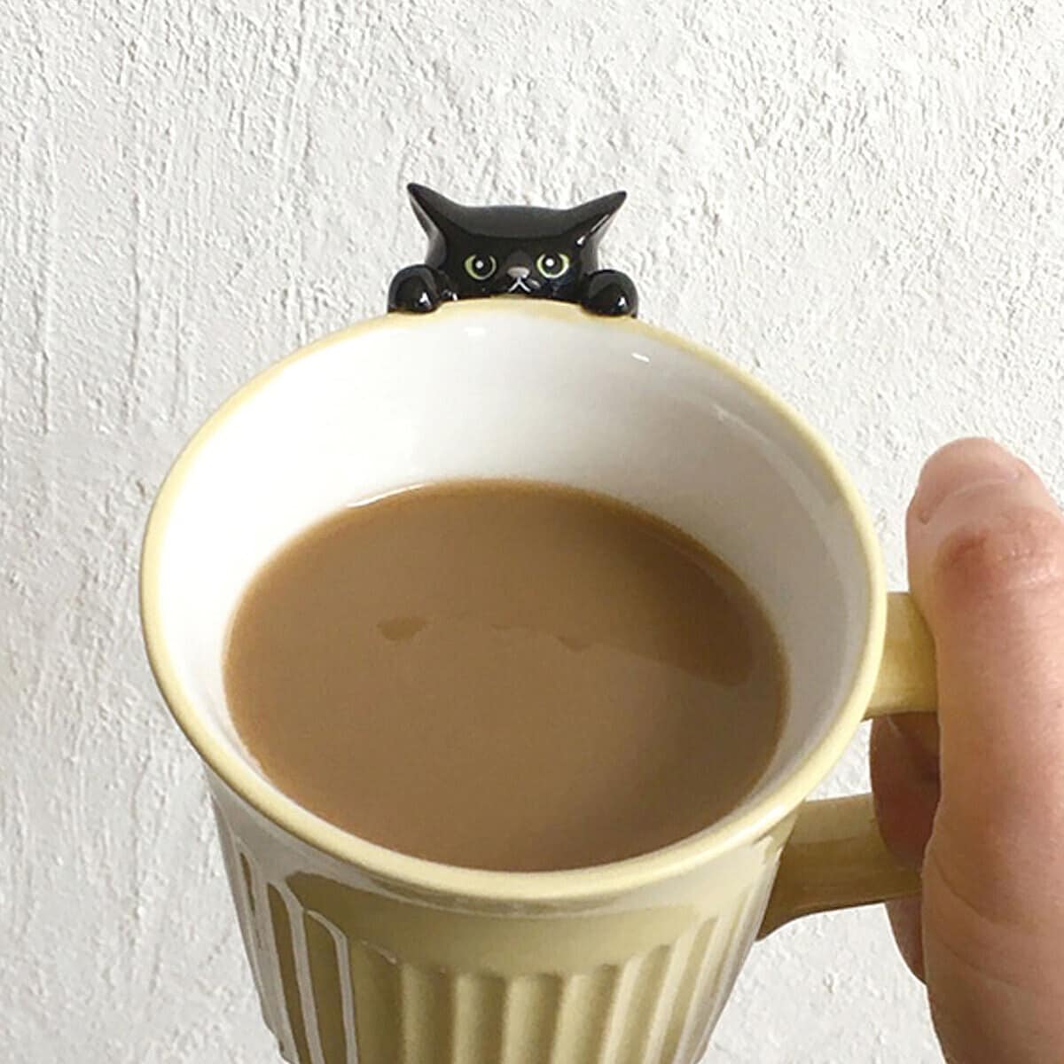 【イエロー】にらめっこ猫マグ 黒猫【熨斗可】